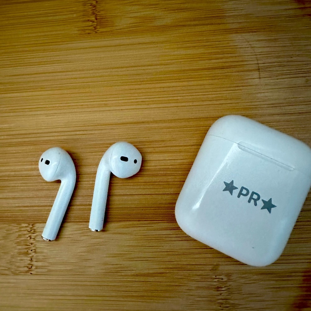 AirPods Apple